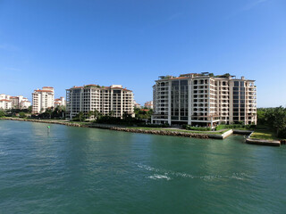 Naklejka premium Luxury apartments in port of Miami