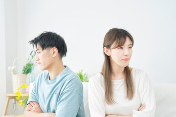 リビングで夫婦喧嘩をする