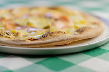 ピザの耳の焦げ部分