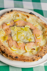 サルモーネピッツァ