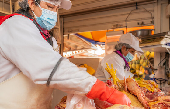 Peruvian women selling chicken