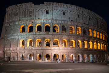 Fototapeta na wymiar Evening photo with an illuminated Colosseum in Rome