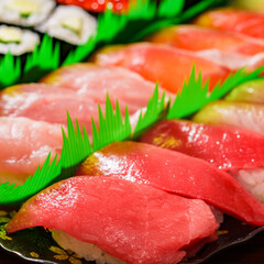マグロ　大トロ　トロ　【 寿司桶 の 出前 の イメージ 】