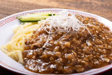ジャージャー麺