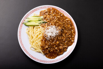 ジャージャー麺