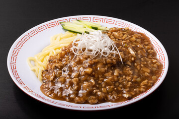 ジャージャー麺