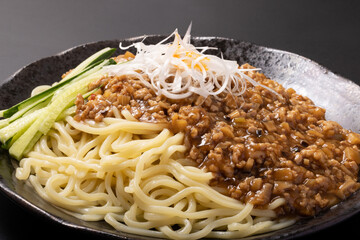 ジャージャー麺