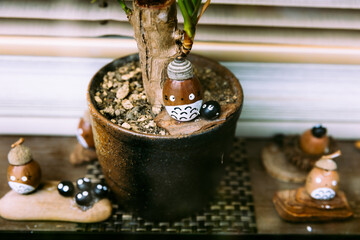 どんぐりや木の枝で作られたジブリ風置物