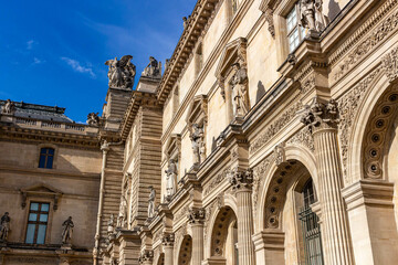 Fototapeta na wymiar Facade of Louvre bulding