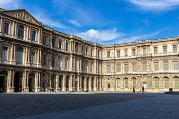Fototapeta na wymiar place of Louvre in Paris