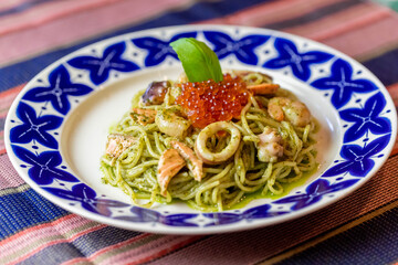 魚介たっぷりバジルソースバスタ