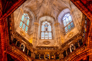Fototapeta na wymiar Medieval interior architecture of the Barcelona Cathedral, Spain