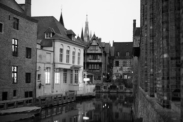 Fototapeta premium View along the Groenerei canal from Blinde-Ezelbrug (Blind Donkey Bridge), Bruges, Belgium, in Winter