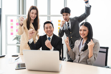 Obraz premium Group of people successful entrepreneurs and business people achieving goalsn, successful project