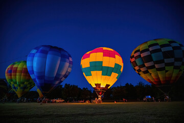 Fototapeta na wymiar Night view of the Firelake Fireflight Balloon Festival event