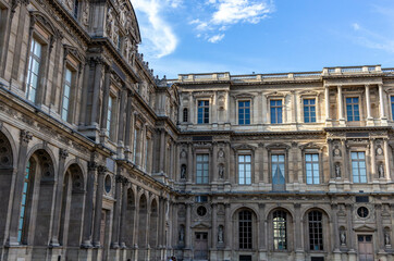Fototapeta na wymiar facade of the building Louvre