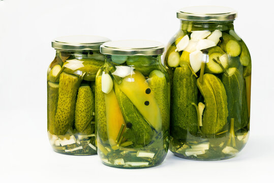 Jars of preservation from cucumbers of different sizes