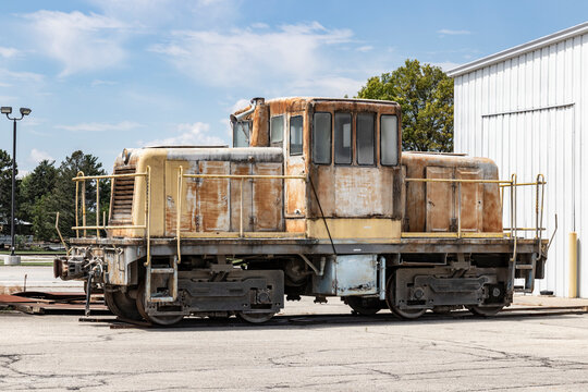 GE 45-ton switcher 4-axle diesel locomotive used for maneuvering railroad cars inside a rail yard.