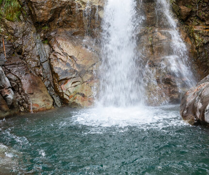 The V&ograve; waterfall is located in Schilipario, in Val di Scalve, and is a wonderful waterfall formed by the stream of the same name which, with a 25-meter drop, plunges into the Dezzo river.