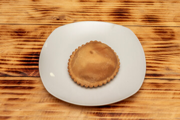 In Costa Rica and Venezuela to a dough of wheat flour stuffed with ground meat, shredded chicken, cheese or ham and cheese and fried in oil.