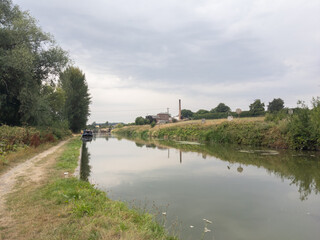 Fototapeta na wymiar The Kennet and Avon Canal near Wilton, Wiltshire