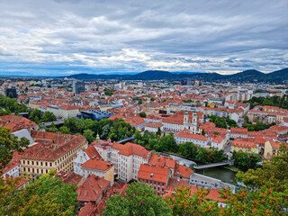 Obraz premium Beautiful view over the old city center of Graz, with Mariahilfer church and historic buildings, in Styria region, Austria