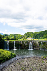 Obraz premium 日本の滝100選のひとつ東洋のナイアガラと呼ばれる大分県豊後大野市の原尻の滝