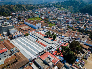 Naklejka premium Beautiful aerial view of Chichicastenango, its amazing Church, the traditional Textil Market in Guatemala