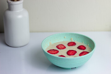 One bowl oat with strawberry