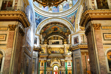 Fototapeta na wymiar Museum-monument St. Isaac's Cathedral in St. Petersburg