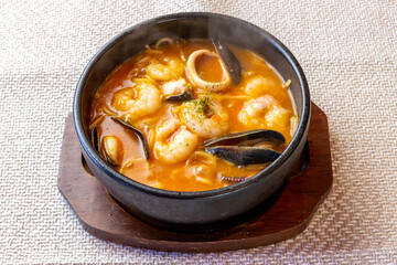 海老たっぷり石焼スープスパ