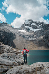 Obraz premium Amazing Mountainous Landscape In Peru.photography of huaraz peru, with people with hiking clothes, lakes, mountains, colors, rainbow mountain.