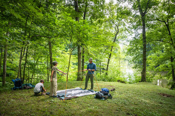 Air Force service member sets up a tent with his sons on  a backpacking trip. © Scott Thompson