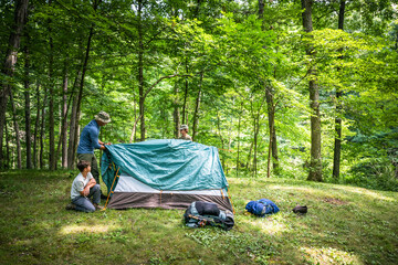 Air Force service member sets up a tent with his sons on  a backpacking trip. © Scott Thompson