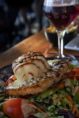 Goats cheese salad with croutons and fries