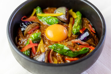 夏野菜のスパイシーキーマカレーパスタ
