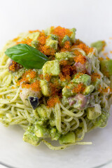 タコとアボカドの冷製バジルパスタ