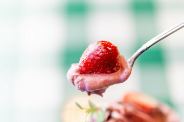 シルクアイスのいちごチョコパフェ