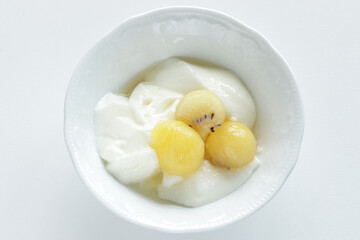 Golden Kiwi fruit and honey yogurt for healthy dessert