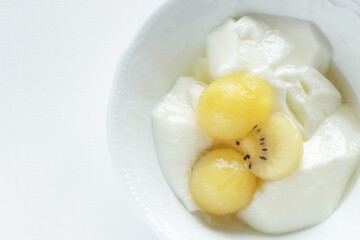 Golden Kiwi fruit and honey yogurt for healthy dessert