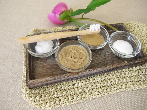 Homemade toothpaste recipe with coconut oil, xylitol and medicinal clay