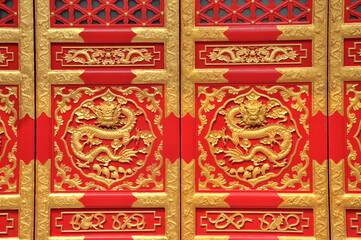 chinese golden dragon on the door	