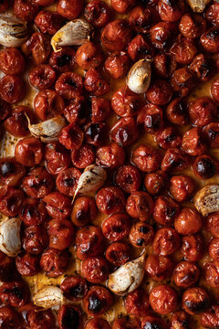Casserole with tomatoes and garlic