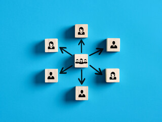 Obraz premium Business team disbandment, company mass employee layoff, dismissal or downsizing. Reorganization and optimization of the business structure.