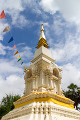 Naklejka premium Buddhist pagodas in Thailand with white and gold