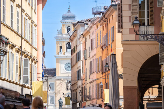Parma City Center, via Farini and the Central Square: Piazza Garibaldi, Italy