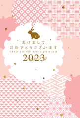 2023年卯年　雪輪の和柄デザインの年賀状テンプレート　ピンクゴールド