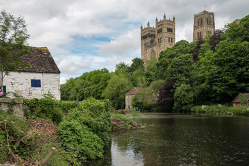 Fototapeta na wymiar durham Cathedral and River Wear with boathouse