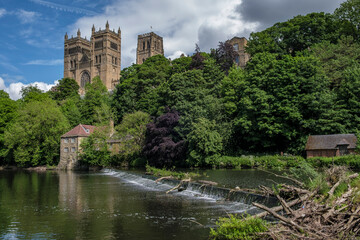 Fototapeta na wymiar Durham Cathedral and weir