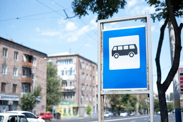 アルメニアのバス停の看板